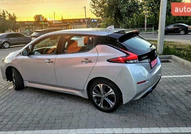 Серый Ниссан Лиф, объемом двигателя 0 л и пробегом 98 тыс. км за 14000 $, фото 16 на Automoto.ua