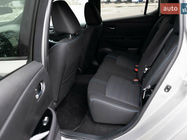 Серый Ниссан Лиф, объемом двигателя 0 л и пробегом 26 тыс. км за 15850 $, фото 34 на Automoto.ua