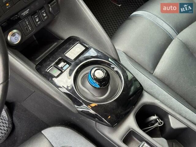 Серый Ниссан Лиф, объемом двигателя 0 л и пробегом 21 тыс. км за 18990 $, фото 18 на Automoto.ua