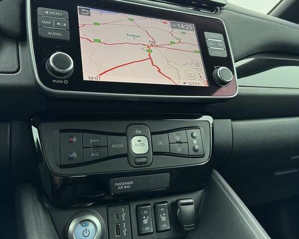 Серый Ниссан Лиф, объемом двигателя 0 л и пробегом 28 тыс. км за 19300 $, фото 37 на Automoto.ua