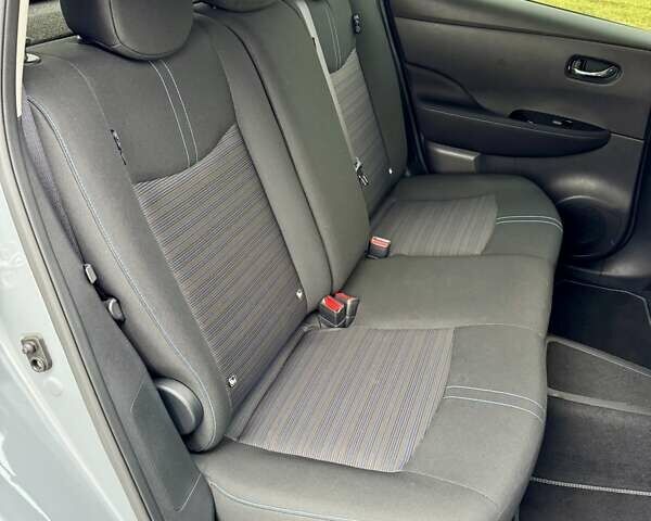 Серый Ниссан Лиф, объемом двигателя 0 л и пробегом 28 тыс. км за 19300 $, фото 40 на Automoto.ua