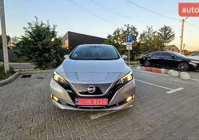 Серый Ниссан Лиф, объемом двигателя 0 л и пробегом 98 тыс. км за 14000 $, фото 3 на Automoto.ua