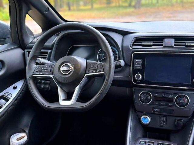 Серый Ниссан Лиф, объемом двигателя 0 л и пробегом 200 тыс. км за 16000 $, фото 6 на Automoto.ua