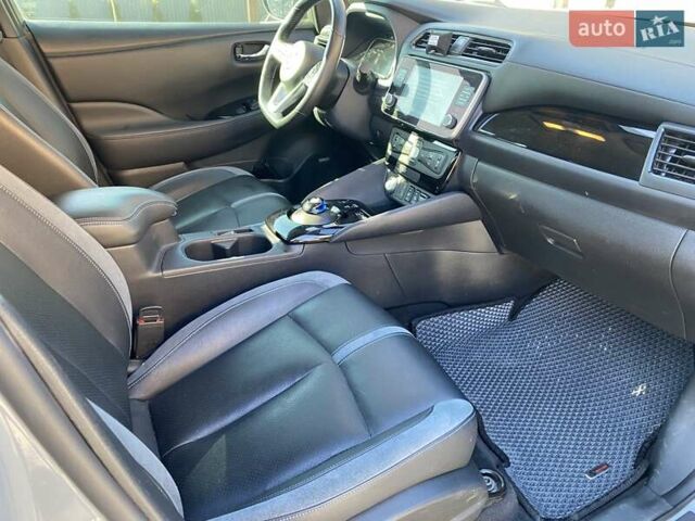 Серый Ниссан Лиф, объемом двигателя 0 л и пробегом 20 тыс. км за 18900 $, фото 7 на Automoto.ua