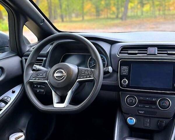 Серый Ниссан Лиф, объемом двигателя 0 л и пробегом 200 тыс. км за 16000 $, фото 3 на Automoto.ua