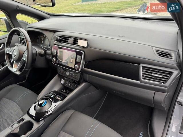 Серый Ниссан Лиф, объемом двигателя 0 л и пробегом 28 тыс. км за 19300 $, фото 25 на Automoto.ua