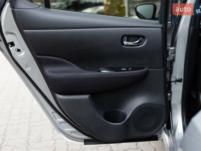 Серый Ниссан Лиф, объемом двигателя 0 л и пробегом 26 тыс. км за 15850 $, фото 37 на Automoto.ua