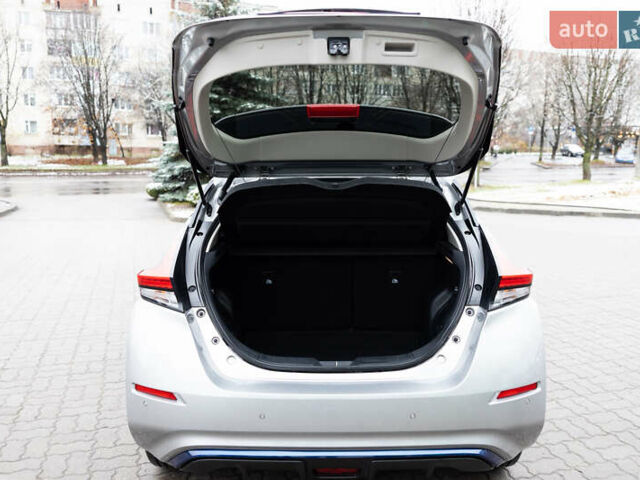 Серый Ниссан Лиф, объемом двигателя 0 л и пробегом 26 тыс. км за 15850 $, фото 46 на Automoto.ua