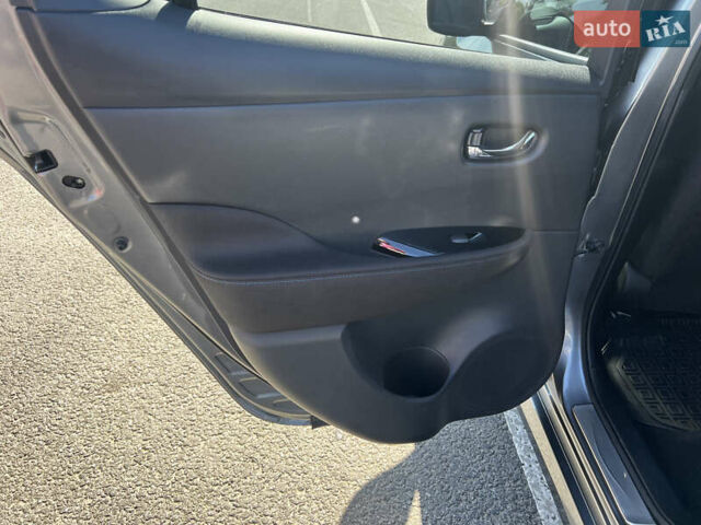 Сірий Ніссан Ліф, об'ємом двигуна 0 л та пробігом 47 тис. км за 15900 $, фото 20 на Automoto.ua
