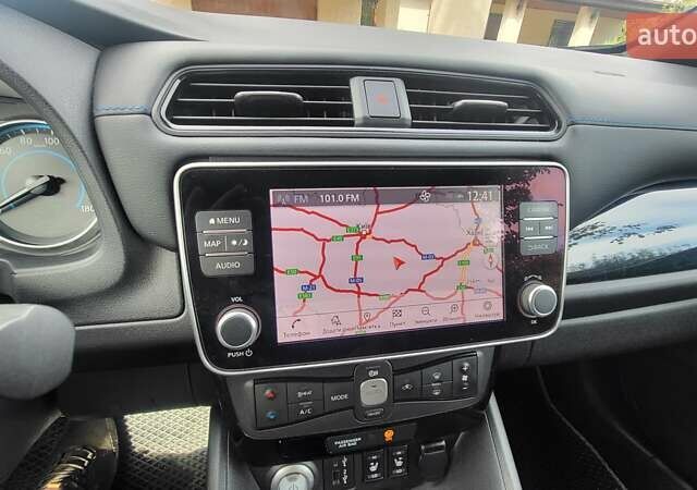 Серый Ниссан Лиф, объемом двигателя 0 л и пробегом 25 тыс. км за 24000 $, фото 6 на Automoto.ua