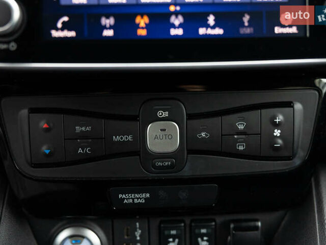 Серый Ниссан Лиф, объемом двигателя 0 л и пробегом 26 тыс. км за 15850 $, фото 27 на Automoto.ua