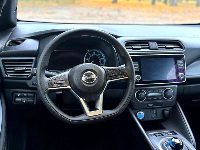 Серый Ниссан Лиф, объемом двигателя 0 л и пробегом 200 тыс. км за 16000 $, фото 5 на Automoto.ua