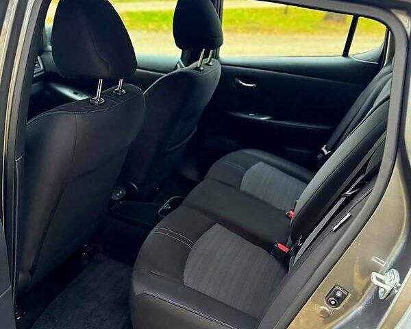 Серый Ниссан Лиф, объемом двигателя 0 л и пробегом 200 тыс. км за 16000 $, фото 4 на Automoto.ua