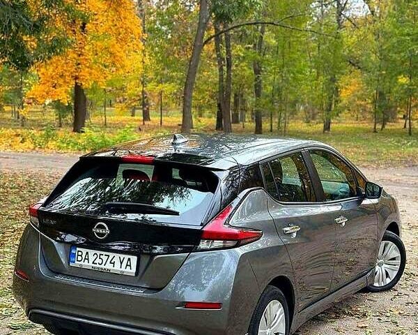 Серый Ниссан Лиф, объемом двигателя 0 л и пробегом 200 тыс. км за 16000 $, фото 5 на Automoto.ua