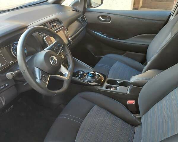 Серый Ниссан Лиф, объемом двигателя 0 л и пробегом 39 тыс. км за 14950 $, фото 10 на Automoto.ua