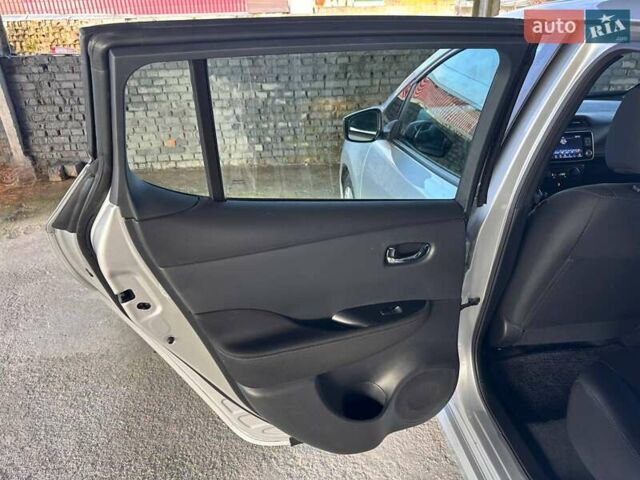 Сірий Ніссан Ліф, об'ємом двигуна 0 л та пробігом 36 тис. км за 16799 $, фото 37 на Automoto.ua