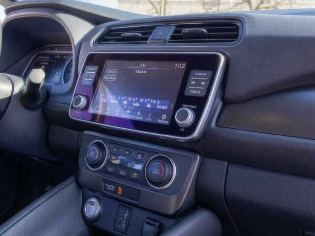 Серый Ниссан Лиф, объемом двигателя 0 л и пробегом 28 тыс. км за 11500 $, фото 8 на Automoto.ua