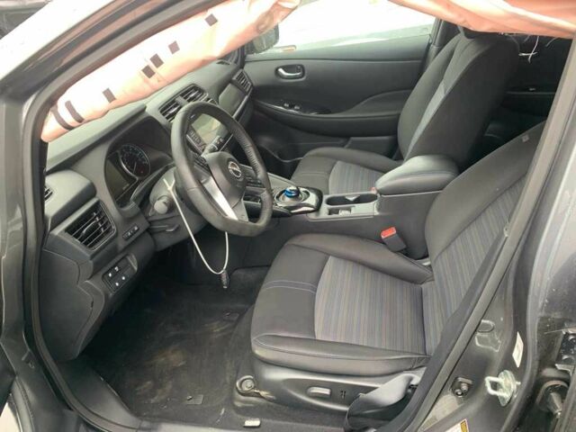 Серый Ниссан Лиф, объемом двигателя 0 л и пробегом 32 тыс. км за 17000 $, фото 2 на Automoto.ua