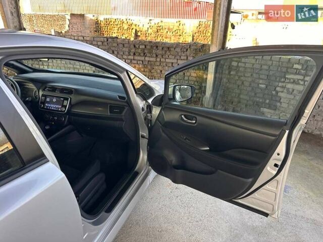 Сірий Ніссан Ліф, об'ємом двигуна 0 л та пробігом 36 тис. км за 16799 $, фото 46 на Automoto.ua