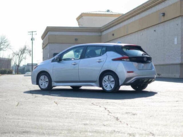 Серый Ниссан Лиф, объемом двигателя 0 л и пробегом 28 тыс. км за 11500 $, фото 4 на Automoto.ua