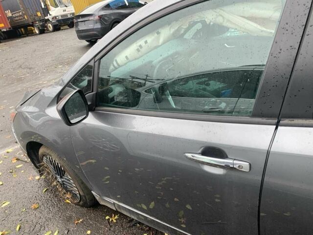 Серый Ниссан Лиф, объемом двигателя 0 л и пробегом 32 тыс. км за 17000 $, фото 11 на Automoto.ua