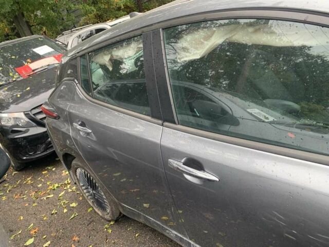 Серый Ниссан Лиф, объемом двигателя 0 л и пробегом 32 тыс. км за 17000 $, фото 8 на Automoto.ua