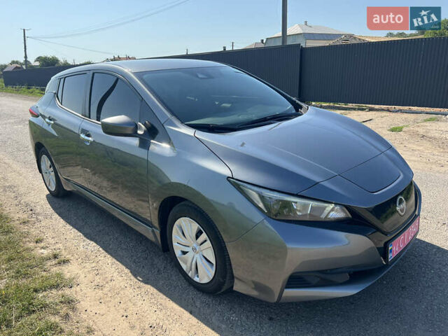 Серый Ниссан Лиф, объемом двигателя 0 л и пробегом 10 тыс. км за 15800 $, фото 2 на Automoto.ua