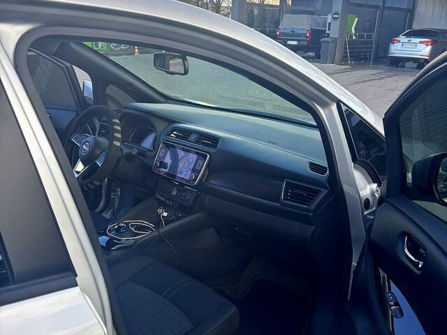 Серый Ниссан Лиф, объемом двигателя 0 л и пробегом 1000 тыс. км за 21999 $, фото 3 на Automoto.ua