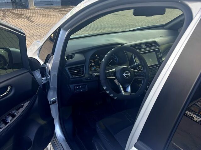 Серый Ниссан Лиф, объемом двигателя 0 л и пробегом 1000 тыс. км за 21999 $, фото 7 на Automoto.ua