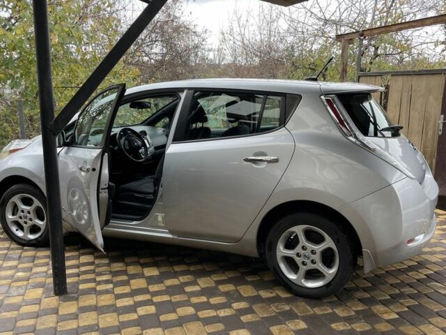 Серый Ниссан Лиф, объемом двигателя 0 л и пробегом 167 тыс. км за 7500 $, фото 6 на Automoto.ua