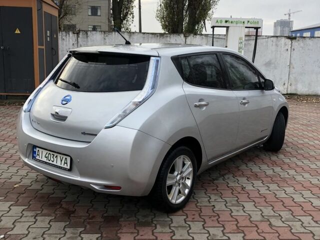 Серый Ниссан Лиф, объемом двигателя 0 л и пробегом 143 тыс. км за 4500 $, фото 3 на Automoto.ua