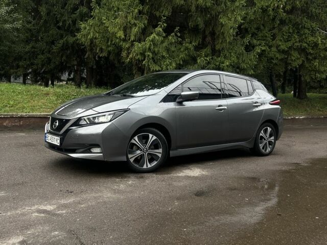 Серый Ниссан Лиф, объемом двигателя 0 л и пробегом 24 тыс. км за 15500 $, фото 1 на Automoto.ua
