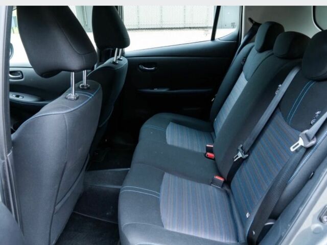 Серый Ниссан Лиф, объемом двигателя 0 л и пробегом 20 тыс. км за 8000 $, фото 8 на Automoto.ua