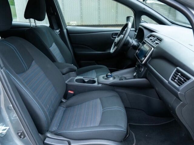 Серый Ниссан Лиф, объемом двигателя 0 л и пробегом 20 тыс. км за 8000 $, фото 7 на Automoto.ua