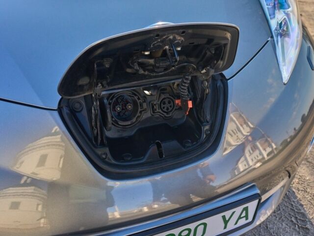 Сірий Ніссан Ліф, об'ємом двигуна 0 л та пробігом 192 тис. км за 7000 $, фото 1 на Automoto.ua