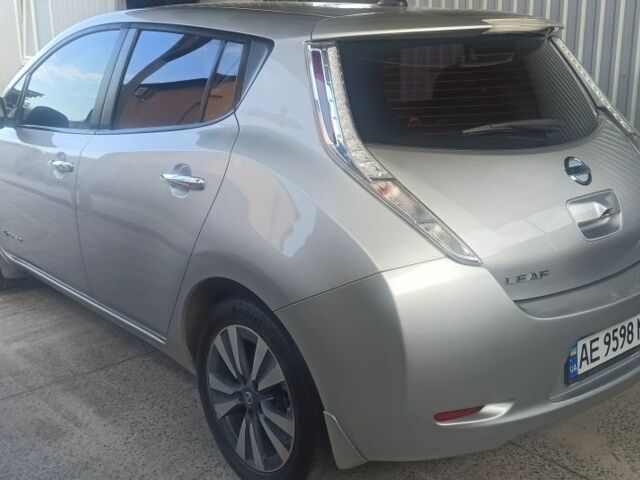 Серый Ниссан Лиф, объемом двигателя 0 л и пробегом 142 тыс. км за 7400 $, фото 2 на Automoto.ua