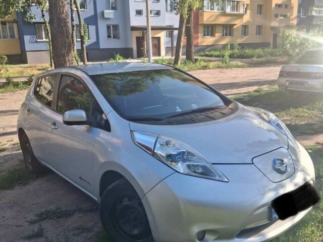 Серый Ниссан Лиф, объемом двигателя 0 л и пробегом 20 тыс. км за 9000 $, фото 1 на Automoto.ua