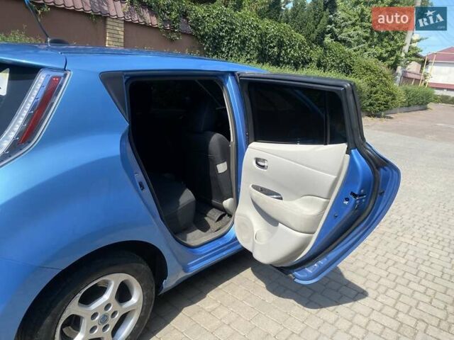 Синий Ниссан Лиф, объемом двигателя 0 л и пробегом 150 тыс. км за 5000 $, фото 4 на Automoto.ua