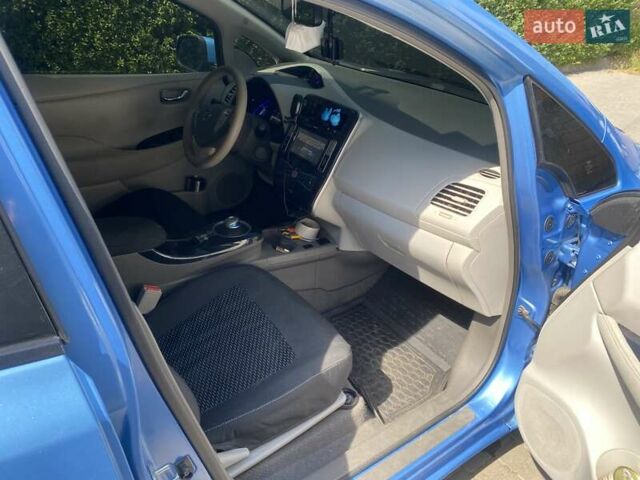 Синий Ниссан Лиф, объемом двигателя 0 л и пробегом 150 тыс. км за 5000 $, фото 5 на Automoto.ua