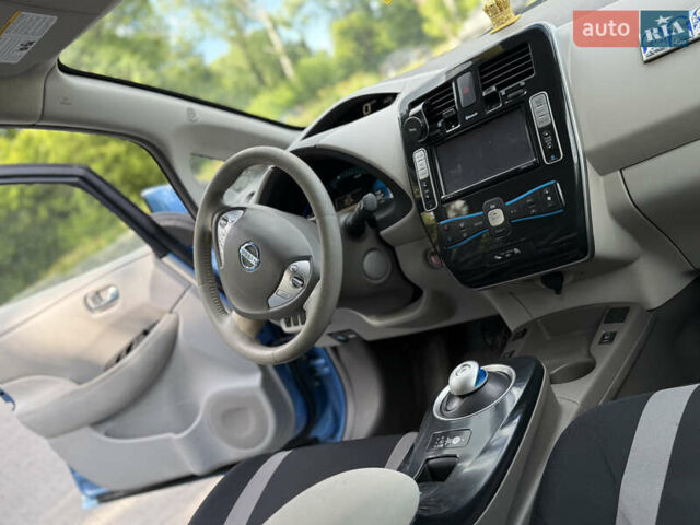 Синий Ниссан Лиф, объемом двигателя 0 л и пробегом 138 тыс. км за 4750 $, фото 24 на Automoto.ua