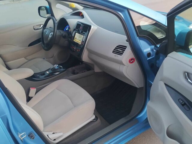 Ниссан Лиф 2011 в Млынове на Automoto.ua Синий Ниссан Лиф, объемом двигателя 1.6 л и пробегом 100 тыс. км за 3900 $, фото 10 на Automoto.ua