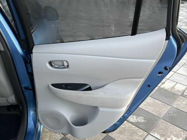 Синий Ниссан Лиф, объемом двигателя 0 л и пробегом 161 тыс. км за 5150 $, фото 15 на Automoto.ua