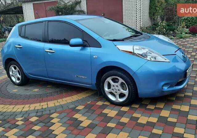 Синий Ниссан Лиф, объемом двигателя 0 л и пробегом 126 тыс. км за 4600 $, фото 21 на Automoto.ua