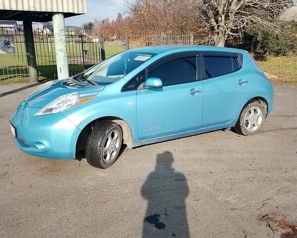 Синий Ниссан Лиф, объемом двигателя 0 л и пробегом 120 тыс. км за 4100 $, фото 3 на Automoto.ua