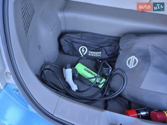 Синий Ниссан Лиф, объемом двигателя 0 л и пробегом 80 тыс. км за 4300 $, фото 32 на Automoto.ua