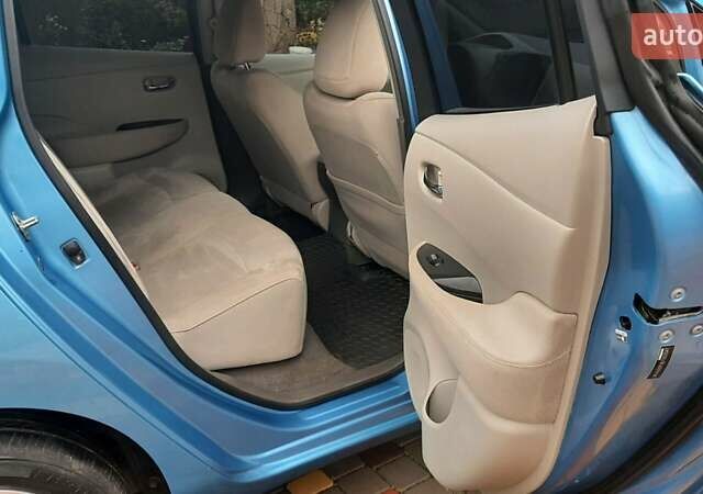 Синий Ниссан Лиф, объемом двигателя 0 л и пробегом 126 тыс. км за 4600 $, фото 10 на Automoto.ua