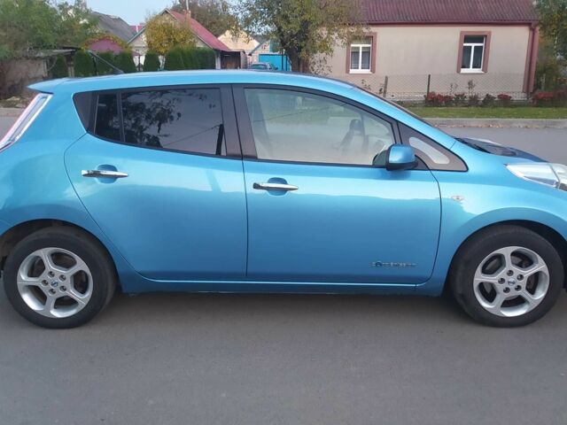 Ниссан Лиф 2011 в Млынове на Automoto.ua Синий Ниссан Лиф, объемом двигателя 1.6 л и пробегом 100 тыс. км за 3900 $, фото 2 на Automoto.ua