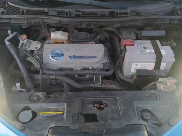 Ниссан Лиф 2011 в Млынове на Automoto.ua Синий Ниссан Лиф, объемом двигателя 1.6 л и пробегом 100 тыс. км за 3900 $, фото 14 на Automoto.ua