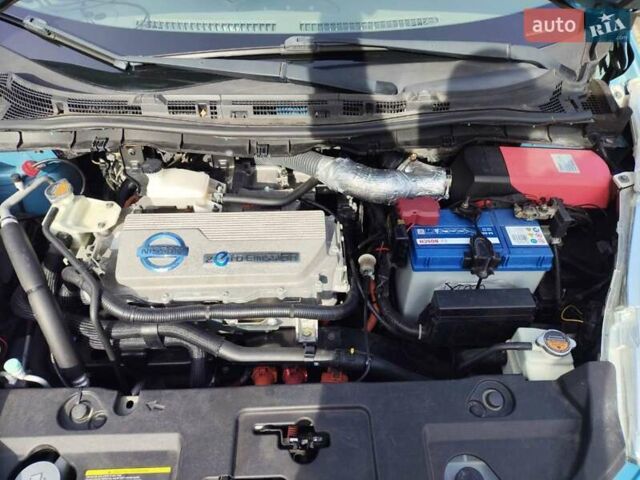 Синий Ниссан Лиф, объемом двигателя 0 л и пробегом 128 тыс. км за 3900 $, фото 17 на Automoto.ua