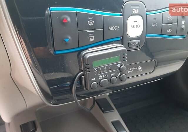 Синий Ниссан Лиф, объемом двигателя 0 л и пробегом 126 тыс. км за 4600 $, фото 12 на Automoto.ua